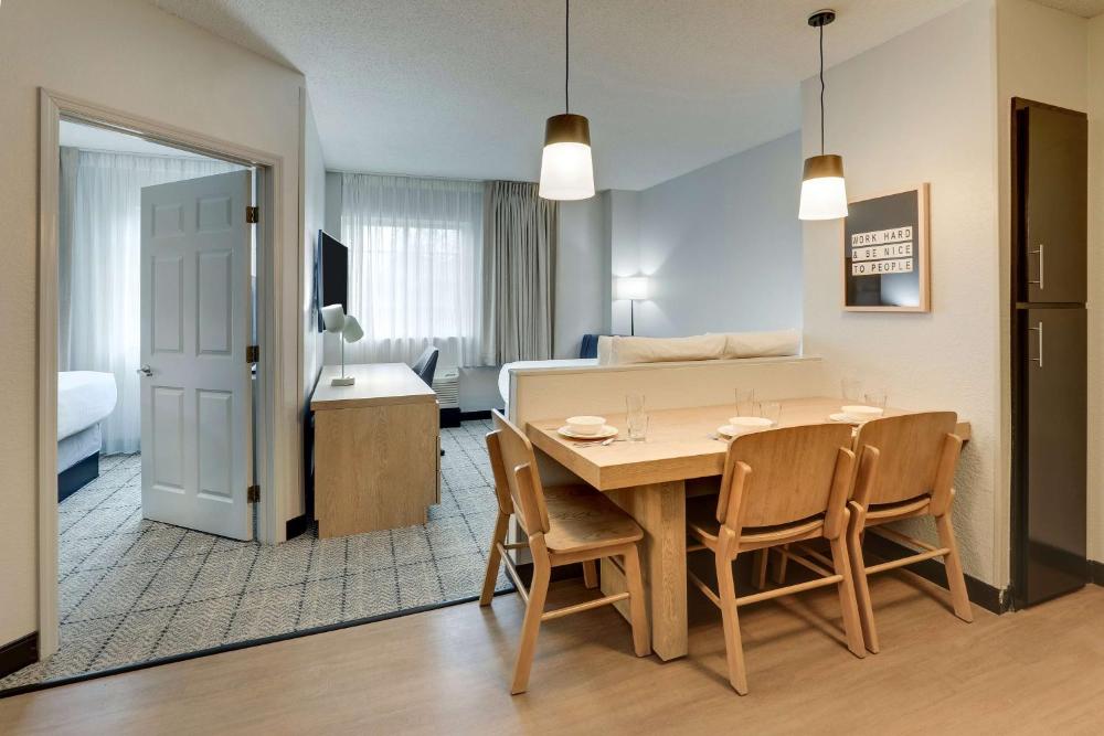 One-Bedroom Suite-King and Queen Bed interior